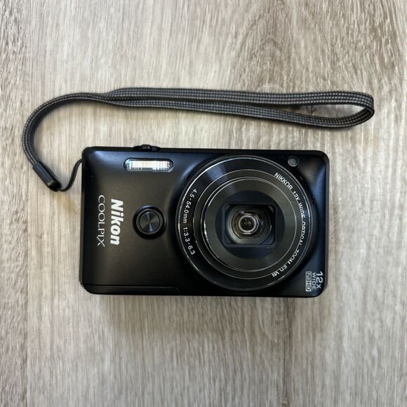 Nikon Coolpix S6900 Black Compact Digital Camera Touchscreen FOR PARTS Read - Picture 1 of 9